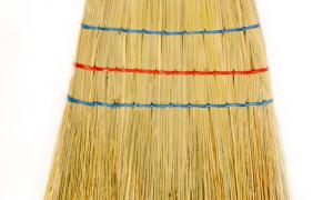 Classic broom with three seams